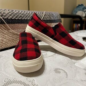 Checkered red slip ons